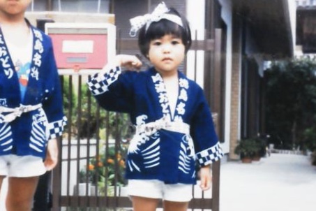子供の頃、阿波踊りのはっぴを着て。